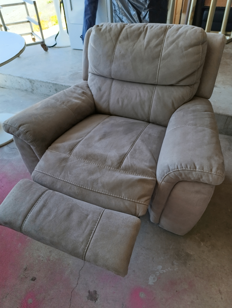 Beige Reclining Armchair - photo 3
