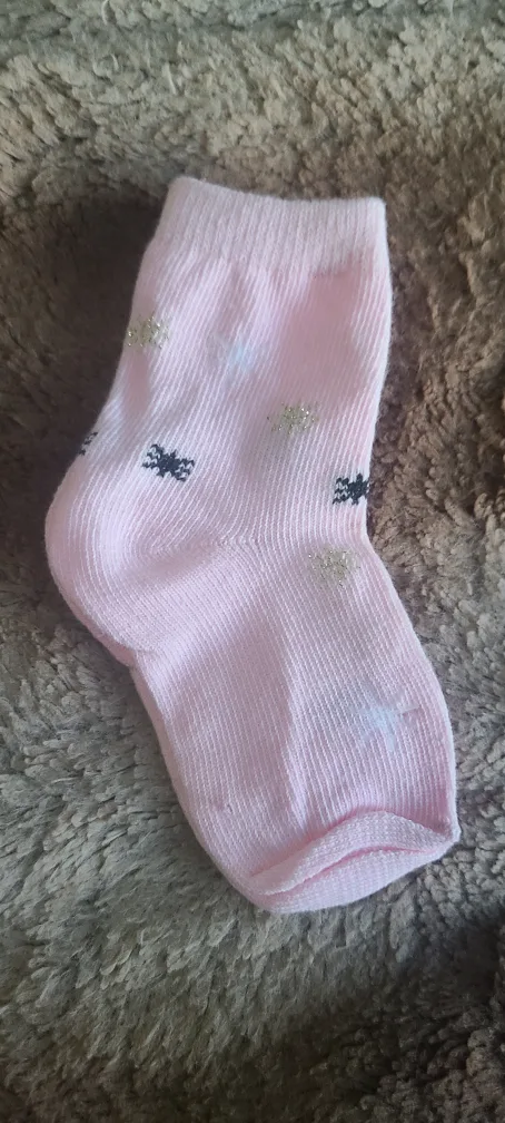 Brand new Pink Baby Socks #freecycle thumbnail