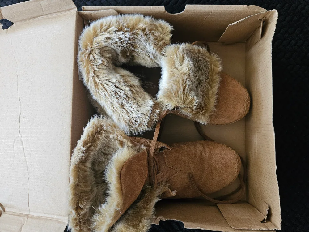 TOMS Zahara Chestnut Suede Faux Hair Boots - Size 7 thumbnail