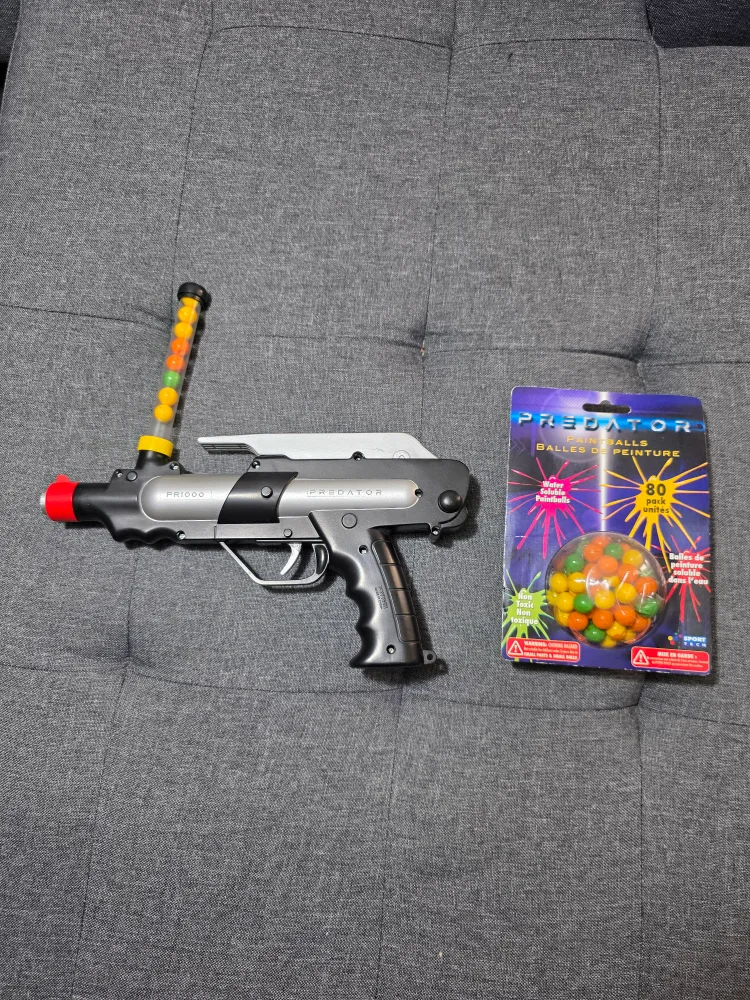 Predator PR1000 Paintball Gun with Paintballs thumbnail