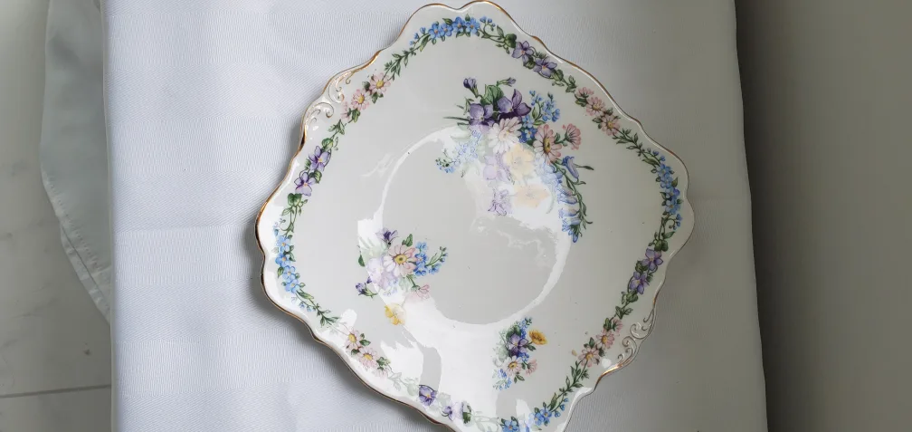 Roslyn Bone China Garland Plate thumbnail