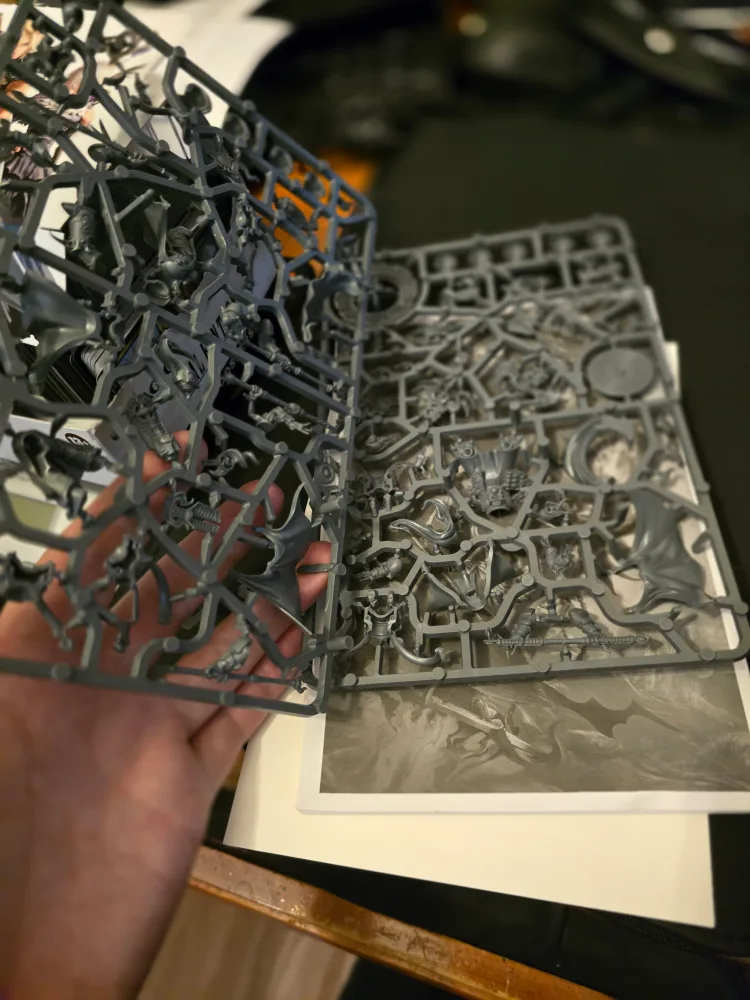 Warhammer 40,000 Exalted Sorcerers Miniatures image indicator(2)