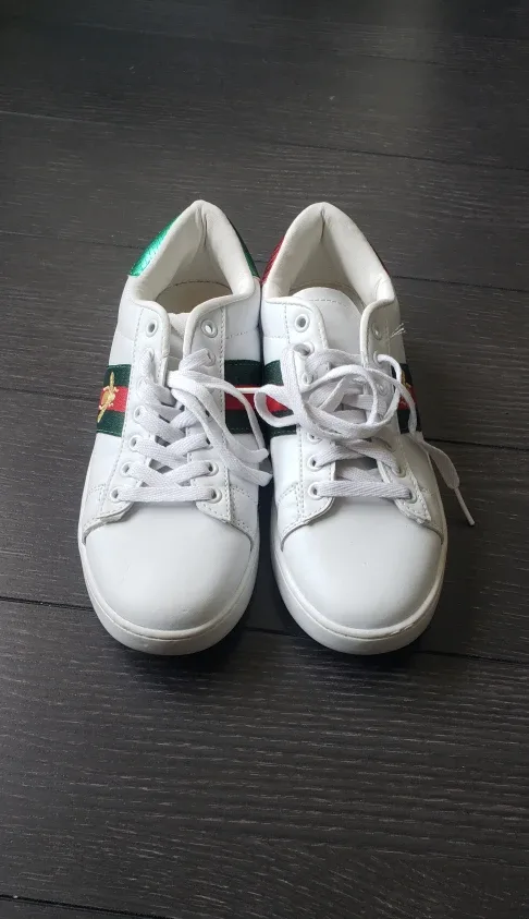 Gucci Ace Sneakers w iconic Bee - Size 37 image indicator(3)