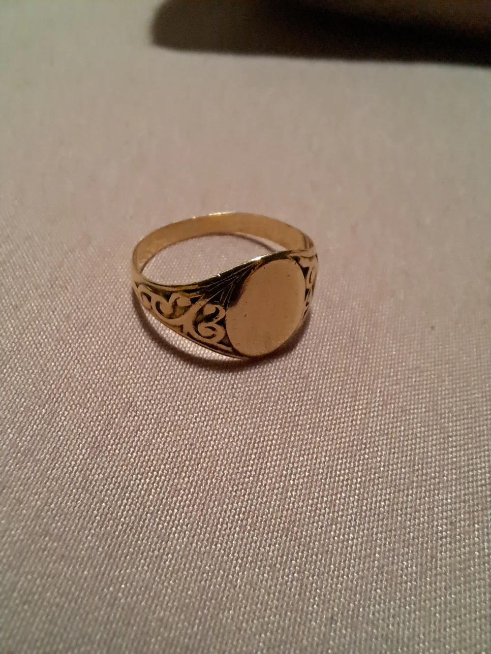Vintage Gold Signet Ring image indicator(2)