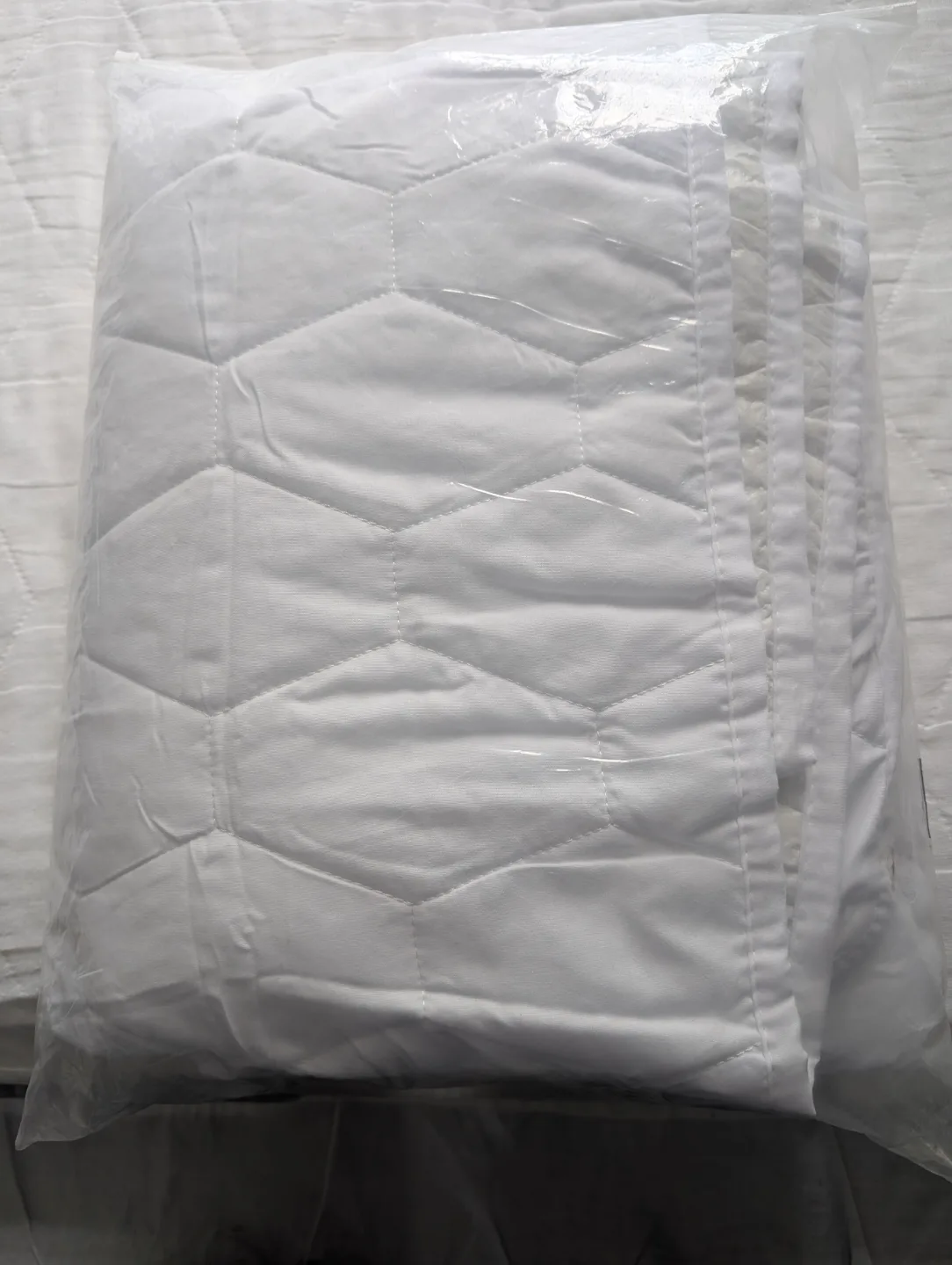 new waterproof quilted mattress protector thumbnail