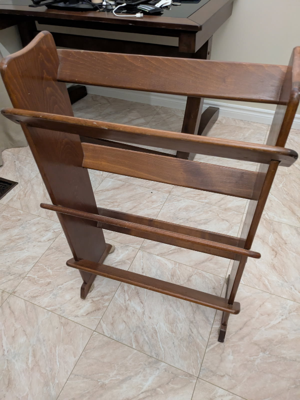 bookshelf/ blanket holder