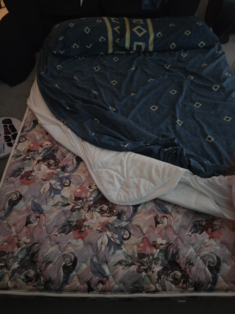 Queen size bed
