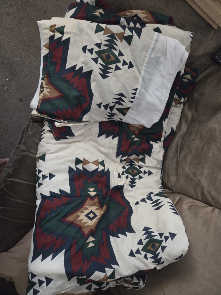 Queen size bed - photo 2