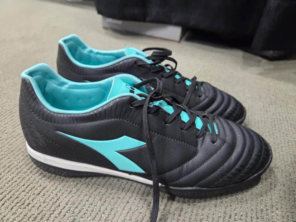 Diadora Soccer Shoes, Size 10 US image indicator(2)