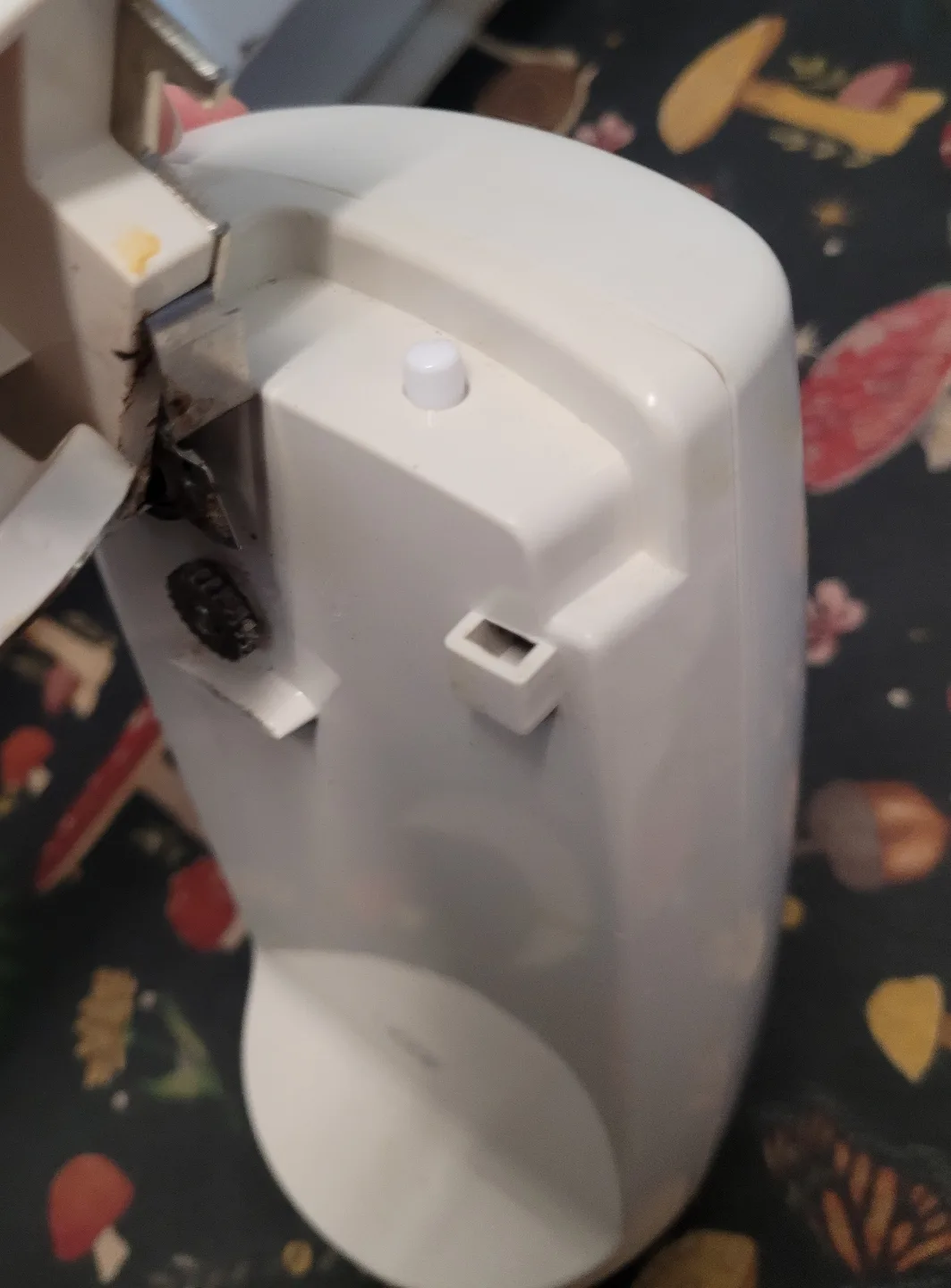 White Electric Can Opener - used image indicator(2)