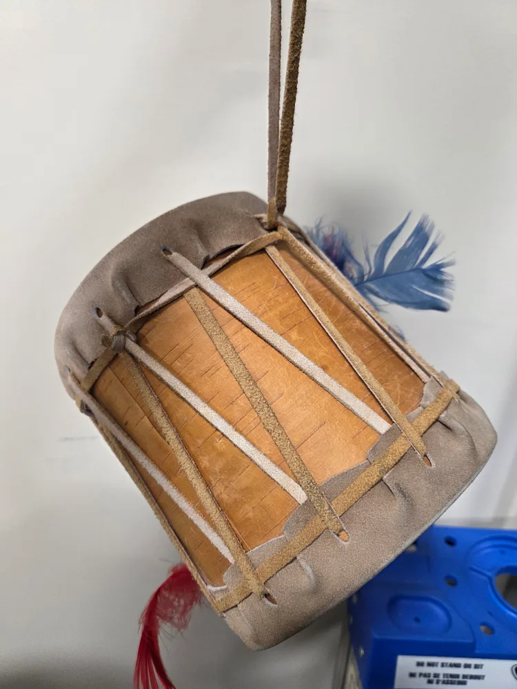 Handmade Drum with Feathers image indicator(2)