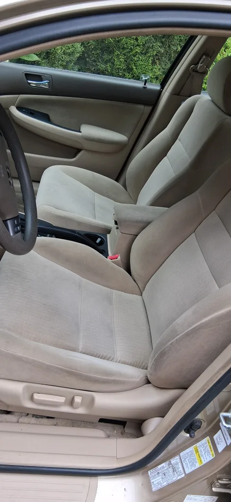 Honda Accord Sedan - Beige image indicator(4)