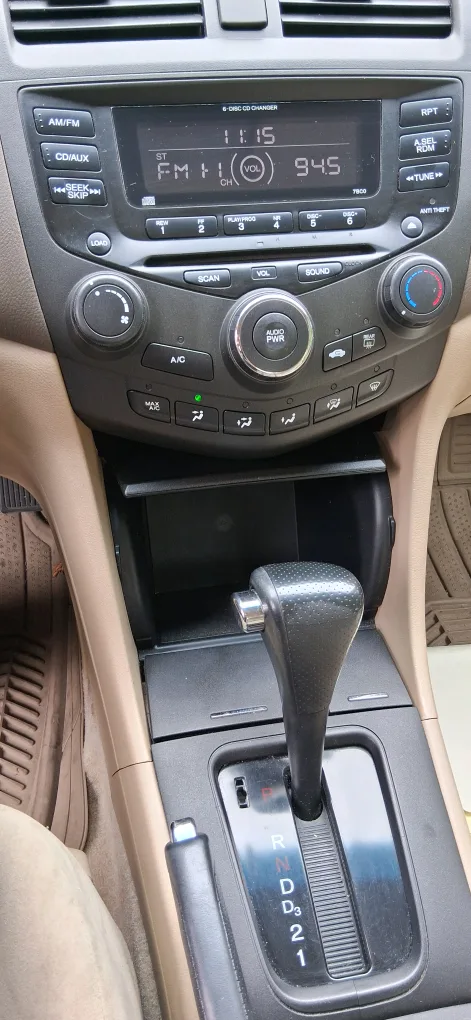 Honda Accord Sedan - Beige image indicator(5)