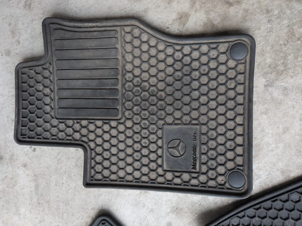 Mercedes-Benz Floor Mats - Full Set image indicator(3)