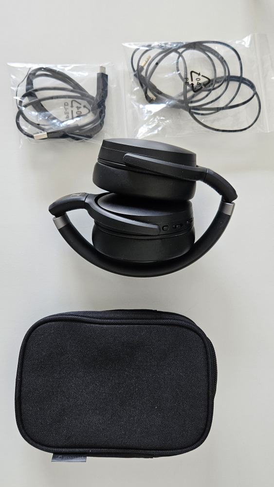 (like new)Senniheiser noise canceling wireless headphone - photo 5