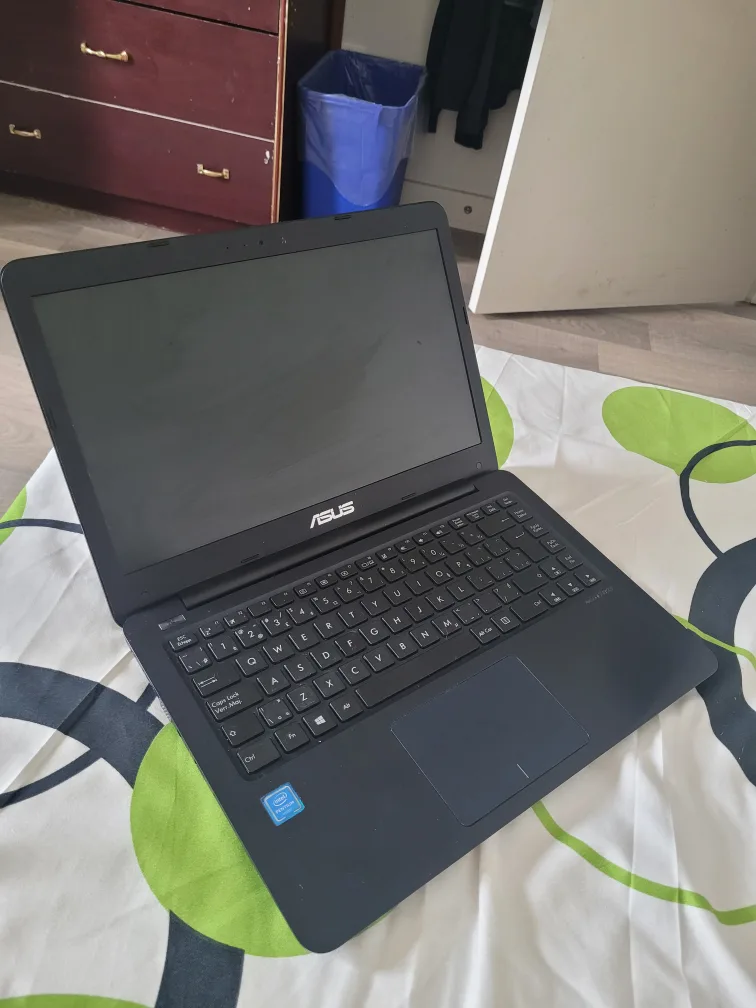 ASUS Laptop FOR PARTS thumbnail