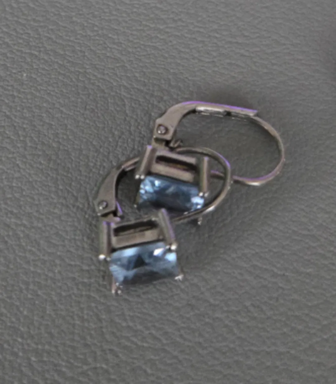 raw aquamarine ring and blue topaz earrings set image indicator(2)