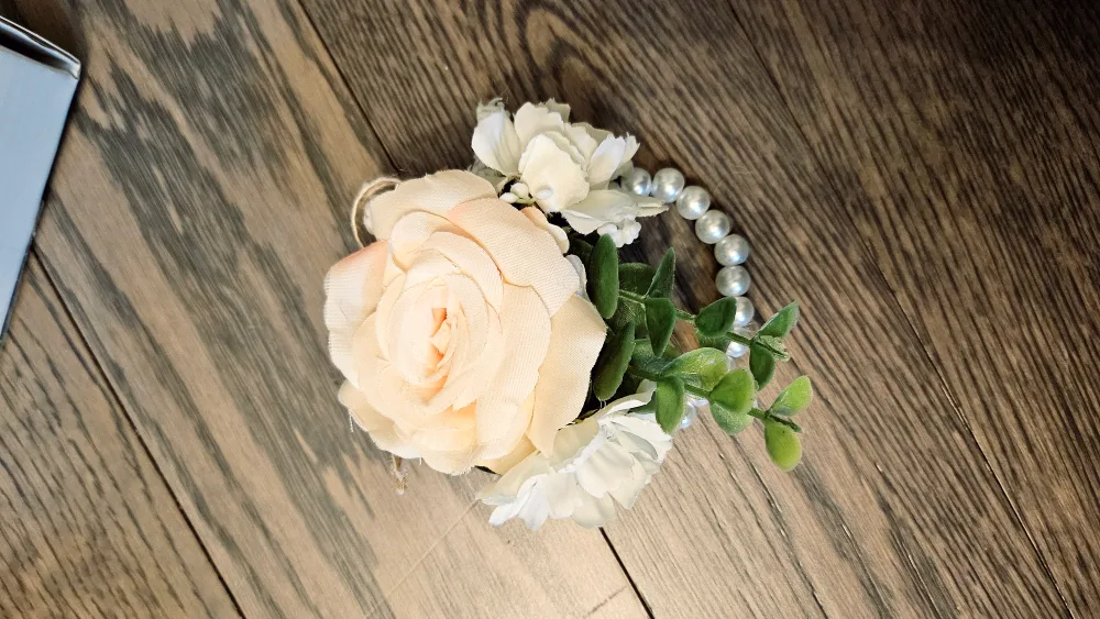 Faux Flower Corsages and Boutonnieres image indicator(4)