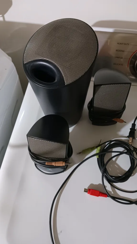 Logitech Computer Speakers thumbnail