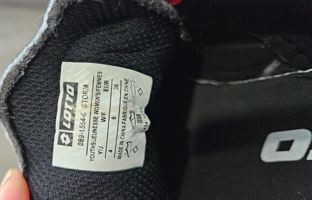 GIrls Lotto Soccer Cleats - Youth Size 4 image indicator(4)