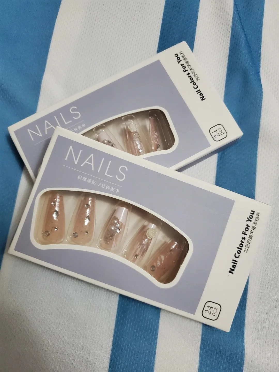 Women Press-On Nails – Almond Shape, Design (24pcs) image indicator(2)