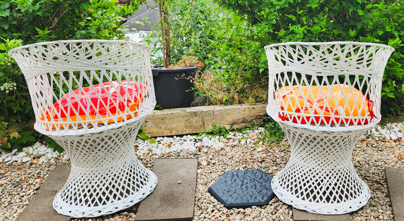 Pair of White metal spun fibreglass Chairs - photo 2