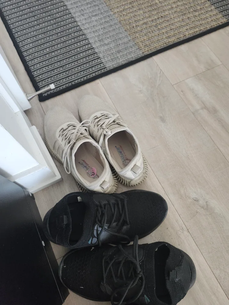 Skechers & Vessi Shoes - #freecycle thumbnail