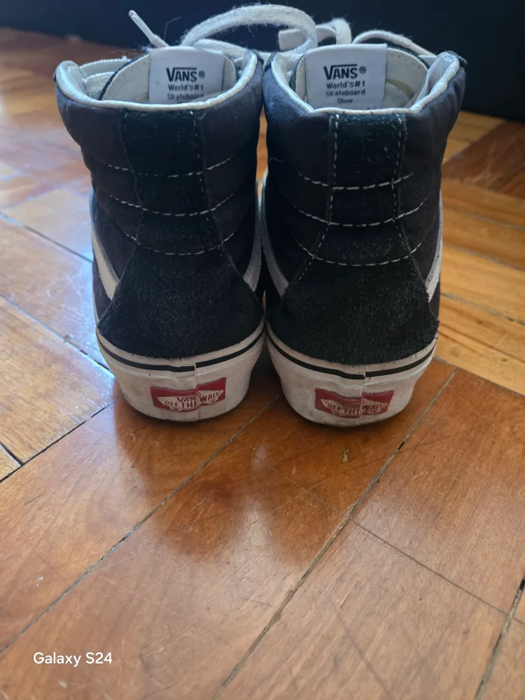 Vans Sk8-Hi Black/White High-Top Sneakers image indicator(2)