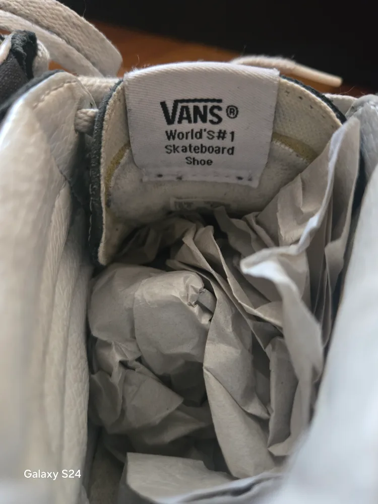 Vans Sk8-Hi Black/White High-Top Sneakers image indicator(3)