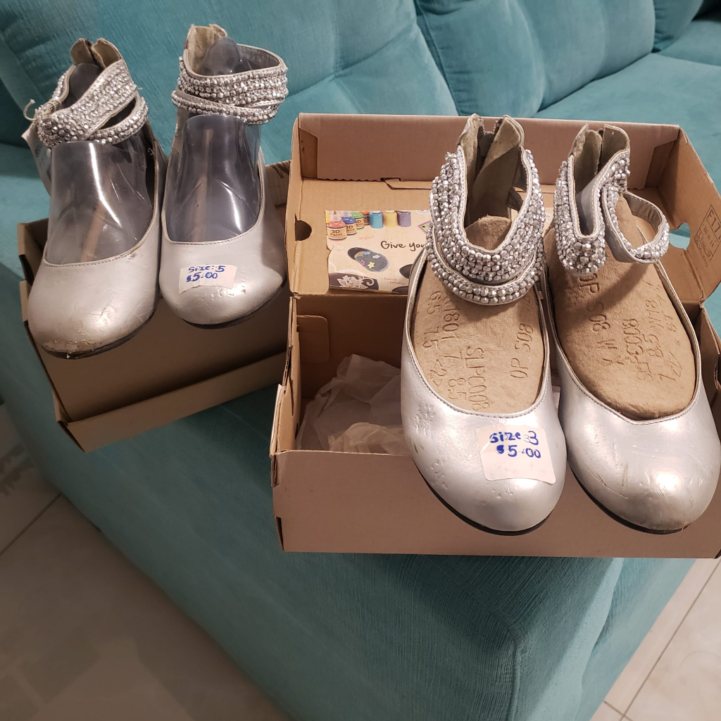 Beautiful Girls Silver Shoes 🧡