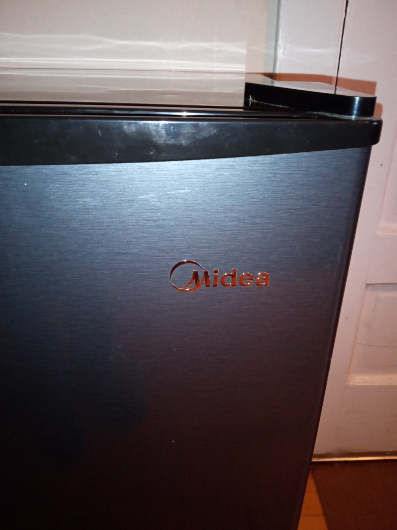 Midea Refrigerator/ 3.3cu. ft.