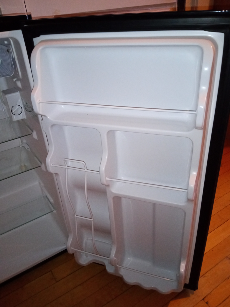 Midea Refrigerator/ 3.3cu. ft. - photo 2