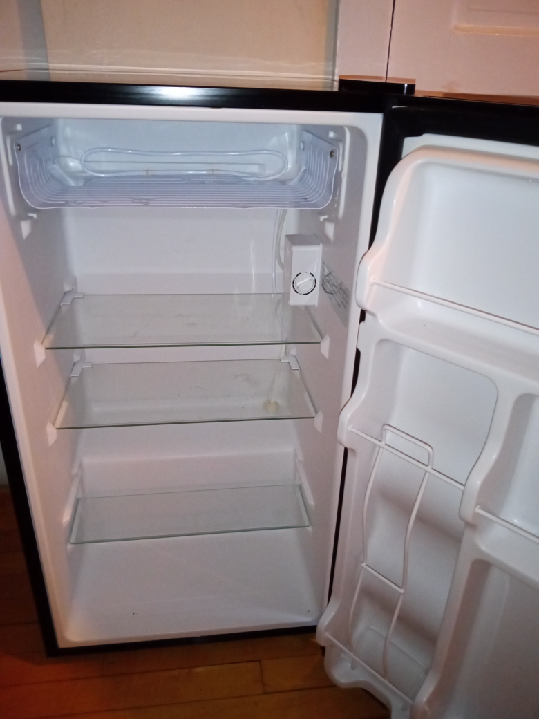 Midea Refrigerator/ 3.3cu. ft. - photo 5