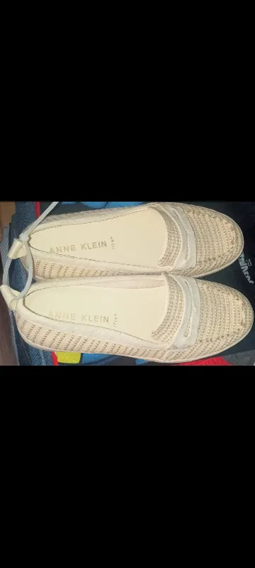 Various women's shoes, different prices, ask image indicator(4)