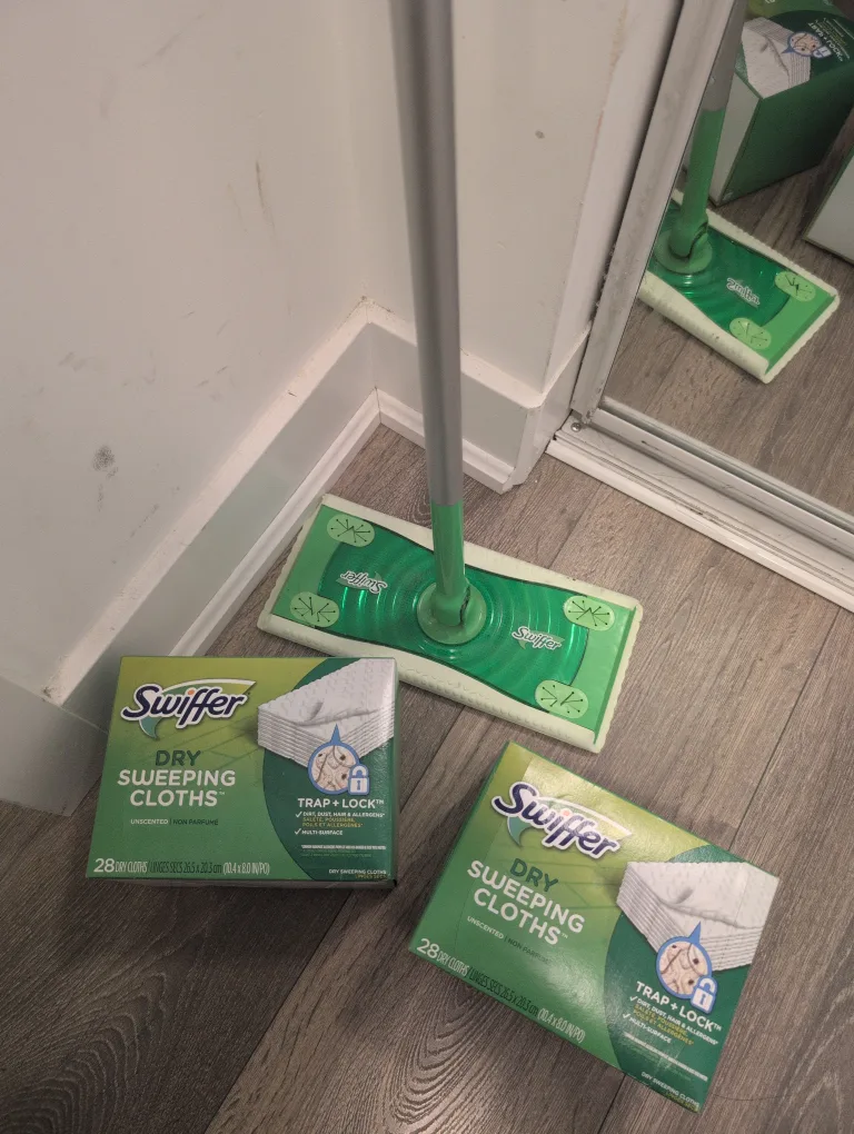 Swiffer WetJet Mop and Cloths thumbnail