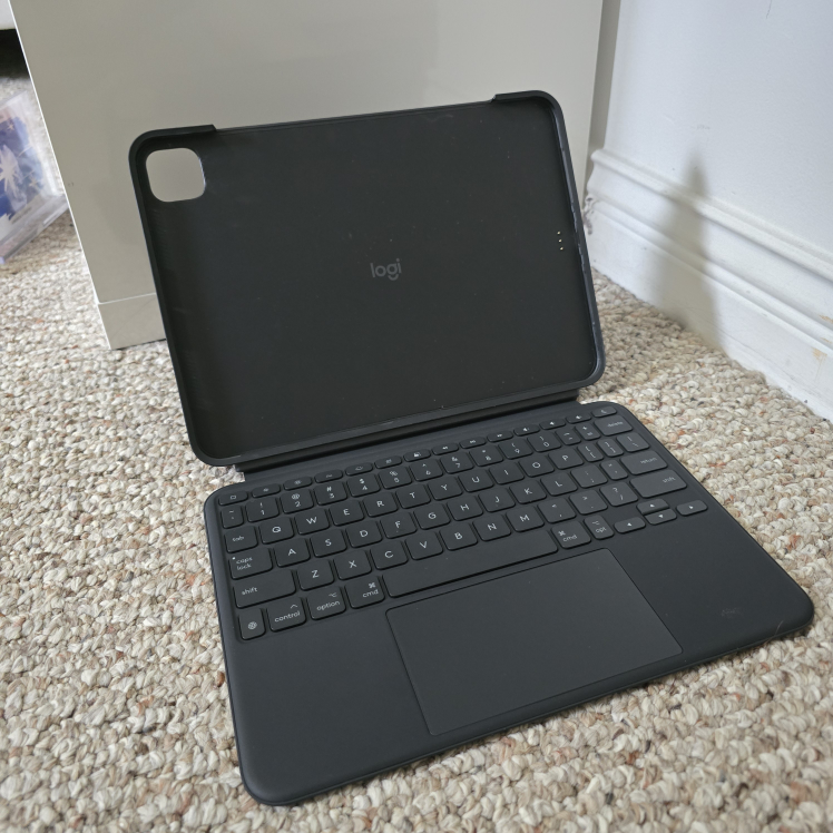 Ipad Pro M4 11" logi combo touch