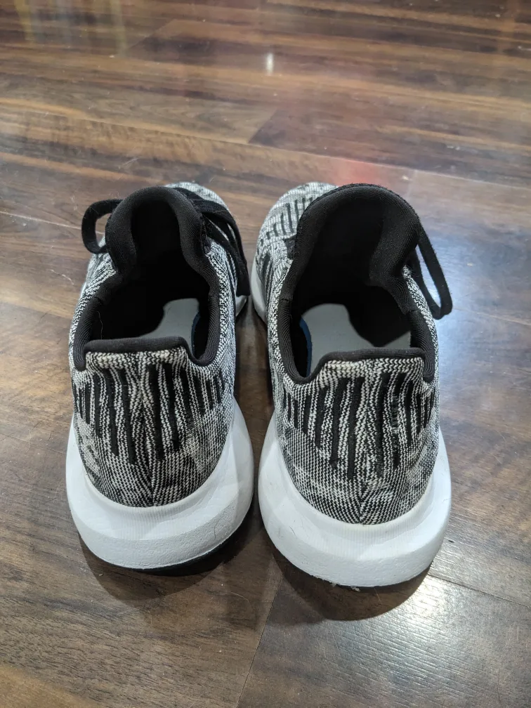 EUC Adidas Runners - Men size 8 image indicator(3)