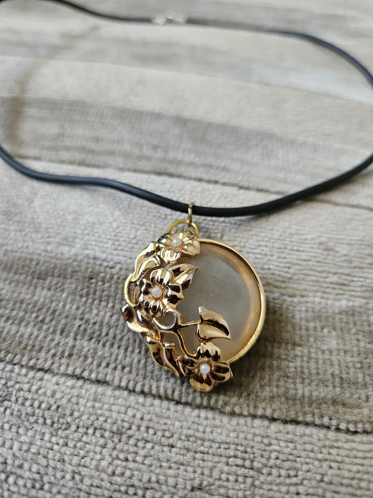Floral Gold Pendant Necklace vintage thumbnail