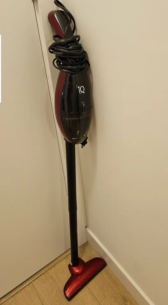IQ Red & Black Stick Vacuum image indicator(3)