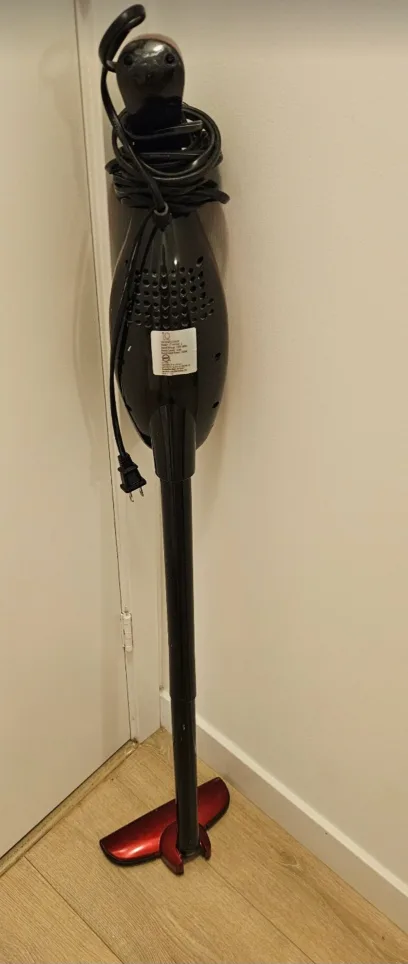 IQ Red & Black Stick Vacuum image indicator(4)