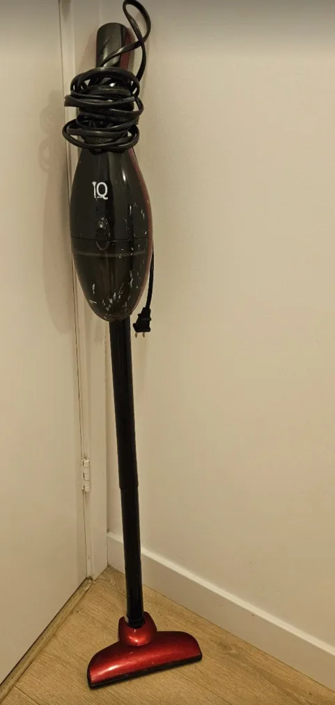 IQ Red & Black Stick Vacuum image indicator(5)