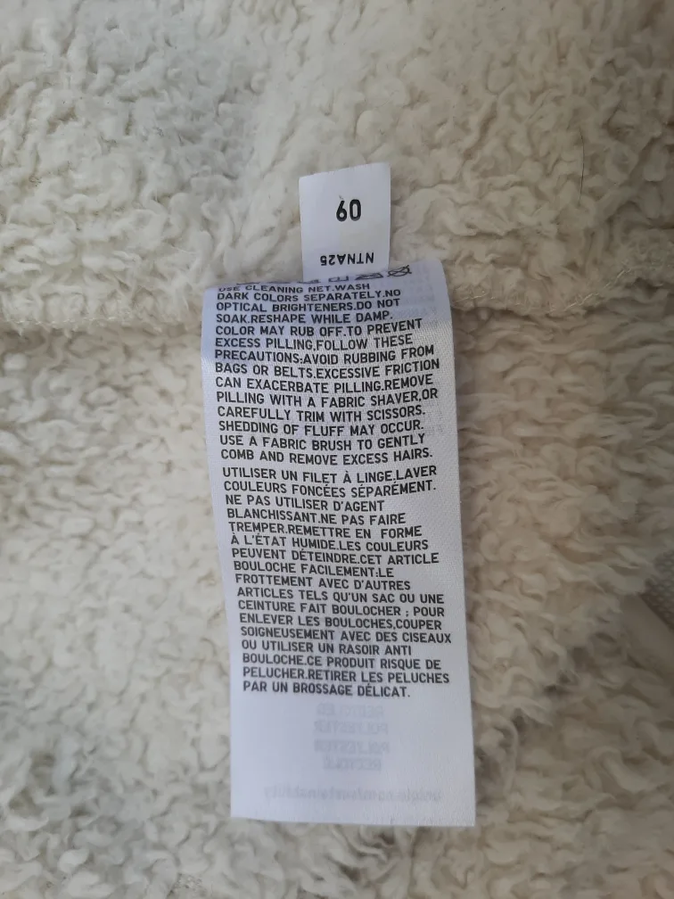 Uniqlo Fluffy Yarn Fleece Full-Zip Jacket, Size L image indicator(3)