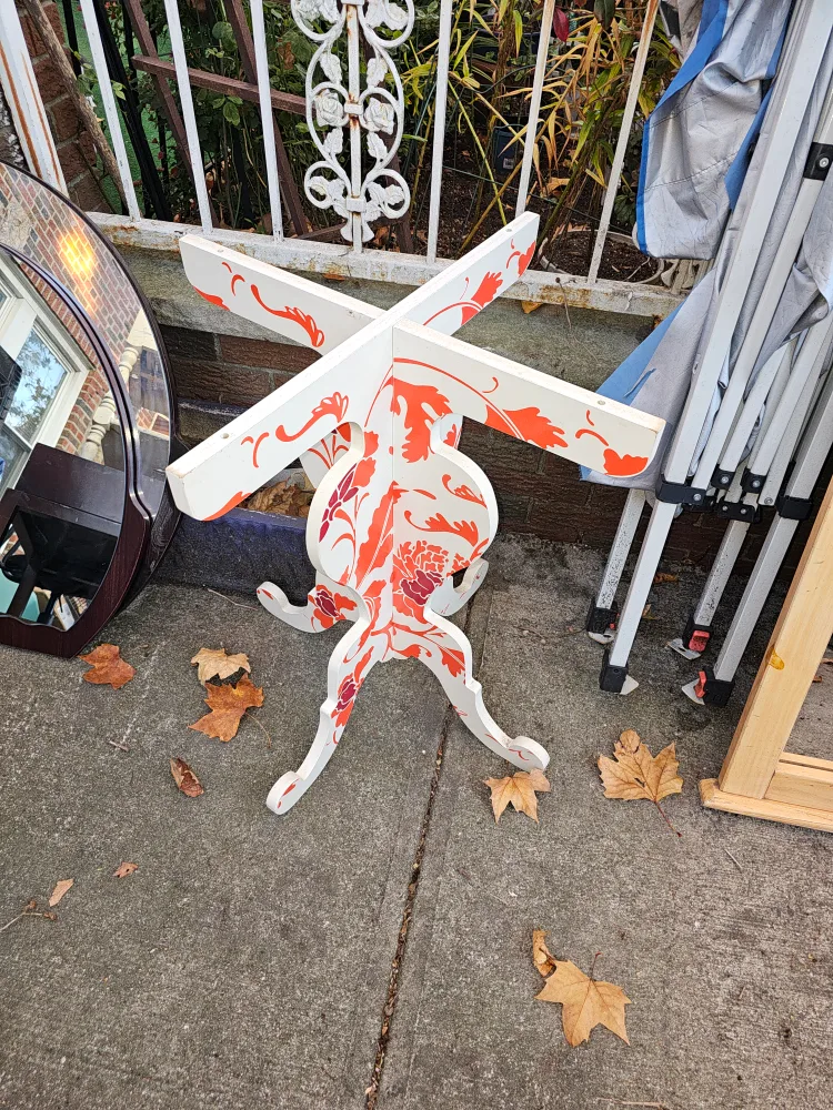 Round Wooden Accent Table - White & Floral image indicator(5)