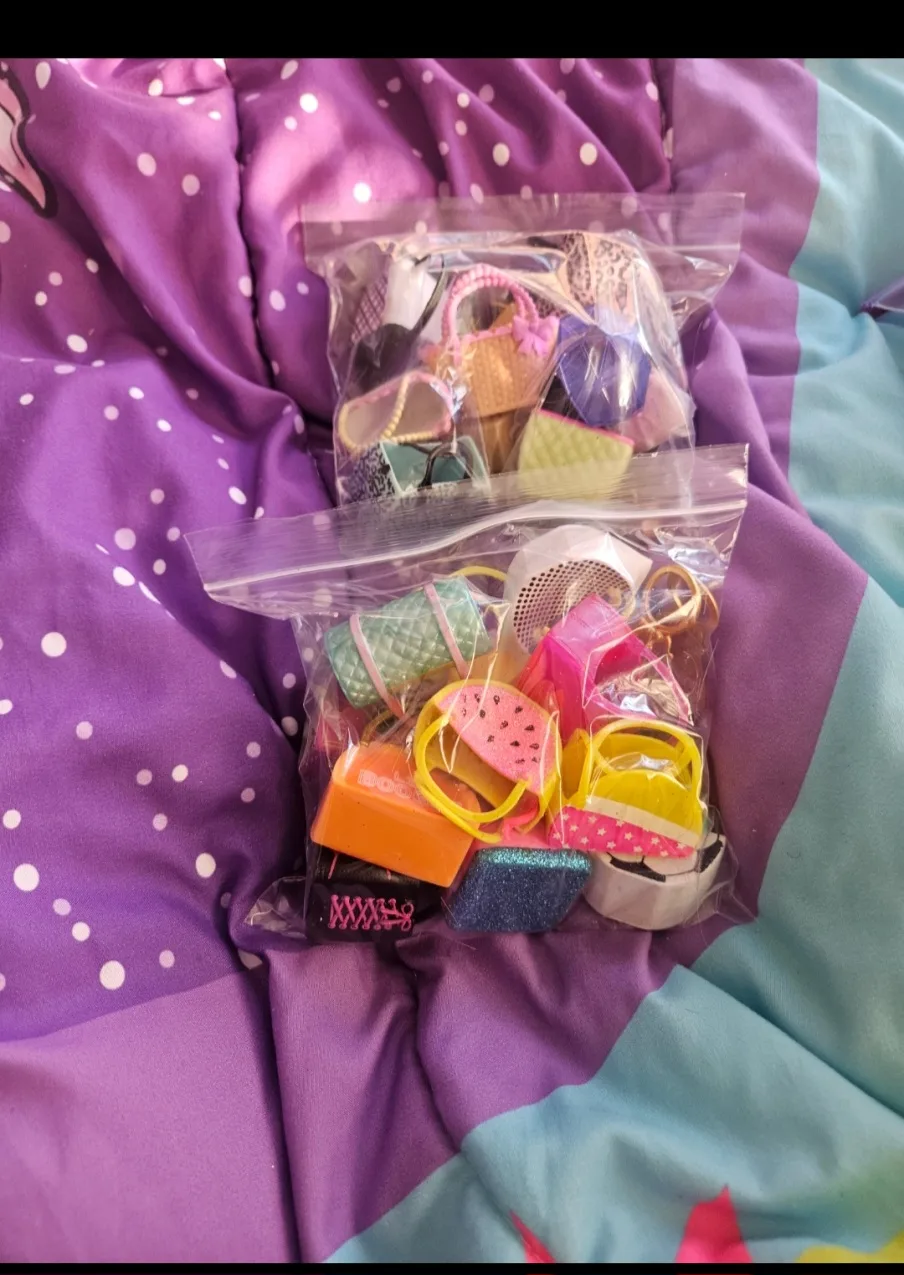 big bag with lots of LOL Surprise Dolls and Accessories image indicator(9)