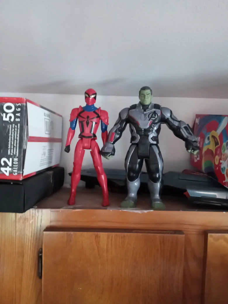Avengers Action Figures - Hulk & Spider-Man image indicator(2)