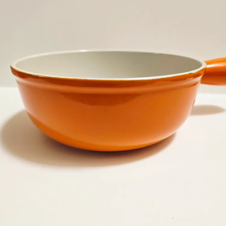 Le Creuset 22 Cast Iron Saucepan. No Lid image indicator(8)