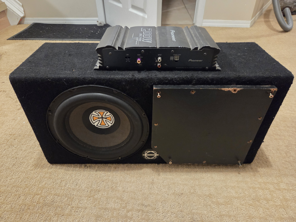 Pioneer sub and amp - photo 3