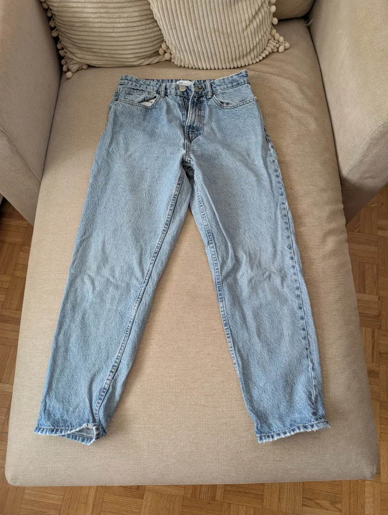 Zara Light Wash Jeans thumbnail