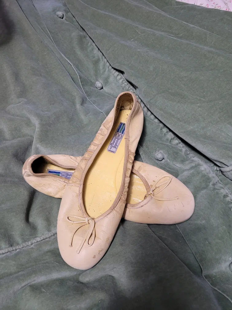Cream-Colored Ballet Flats thumbnail
