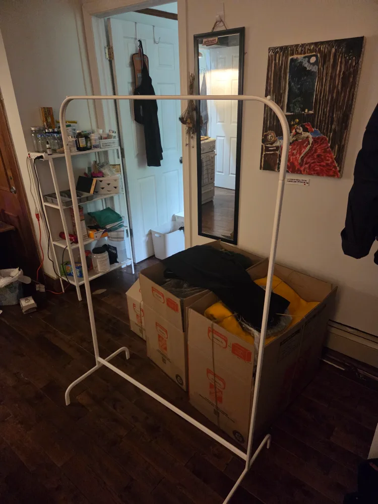 Ikea clothing rack/hanger Free thumbnail
